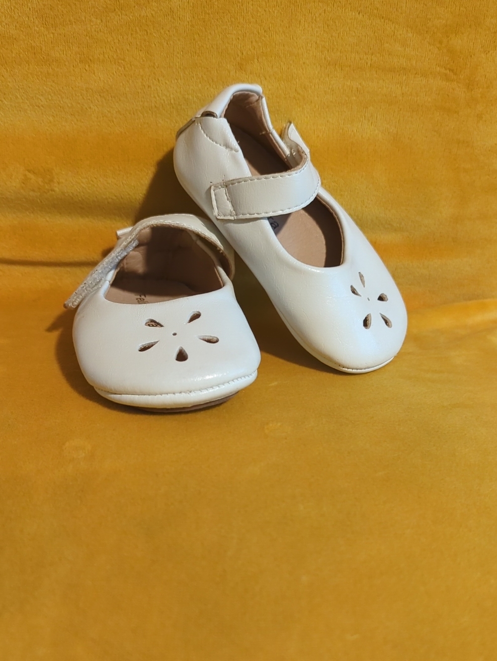 Kids White Mary Jane Shoes with Cutout Floral DetailBy Felix & Flora